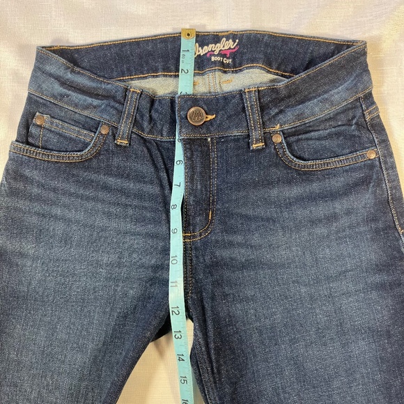LIKE NEW! Wrangler Boot Cut Dark Wash Jeans, Women's Size 5 X 34 - Picture 5 of 9